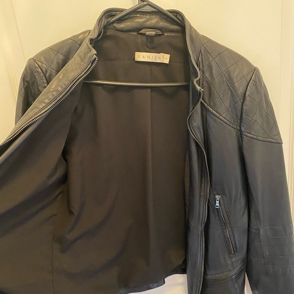 Danier leather blazer - Picture 3 of 3